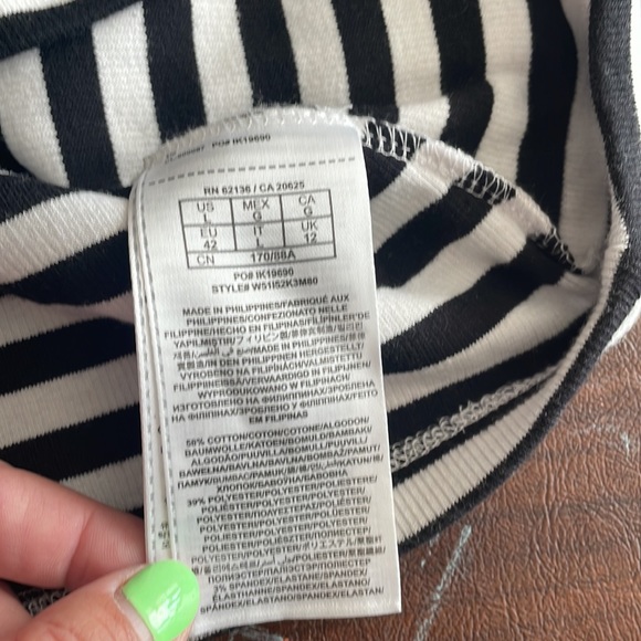 Guess medium weight full length blouse/sweater/tunic - Picture 8 of 8